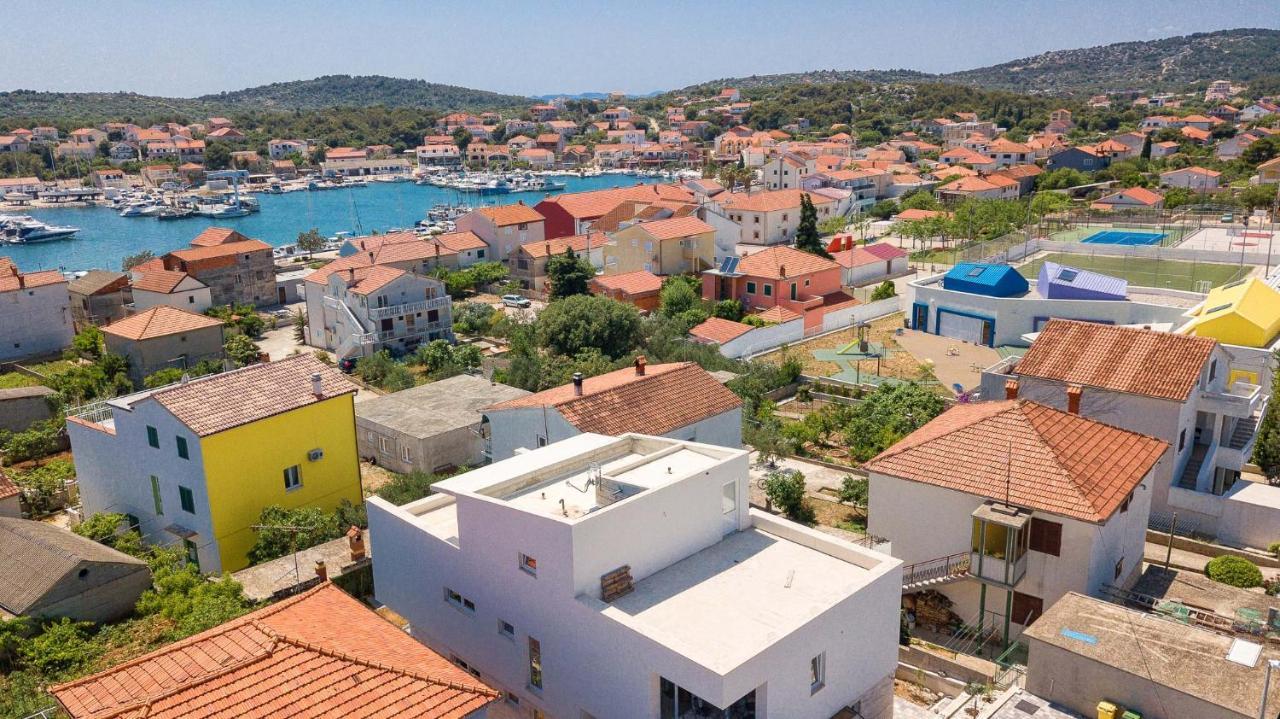 Vila Regina Apartment Regina With Swimming Pool Йезера Екстериор снимка