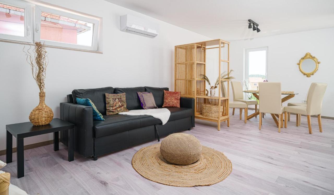 Vila Regina Apartment Regina With Swimming Pool Йезера Екстериор снимка