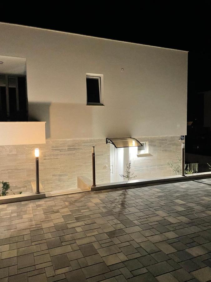 Vila Regina Apartment Regina With Swimming Pool Йезера Екстериор снимка