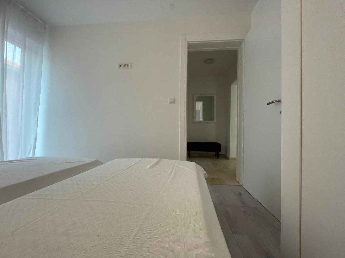 Vila Regina Apartment Regina With Swimming Pool Йезера Екстериор снимка