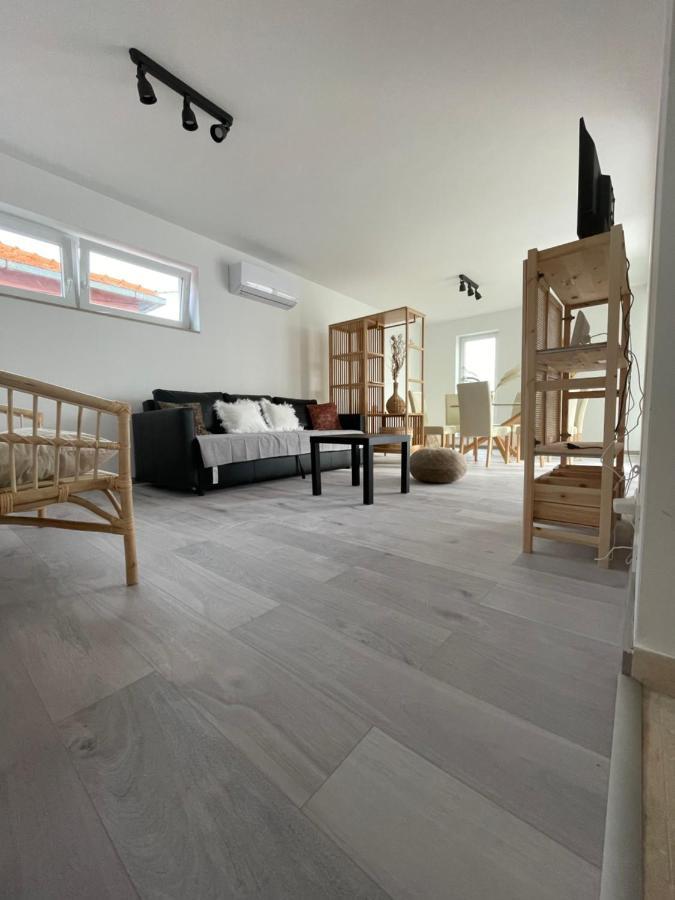 Vila Regina Apartment Regina With Swimming Pool Йезера Екстериор снимка